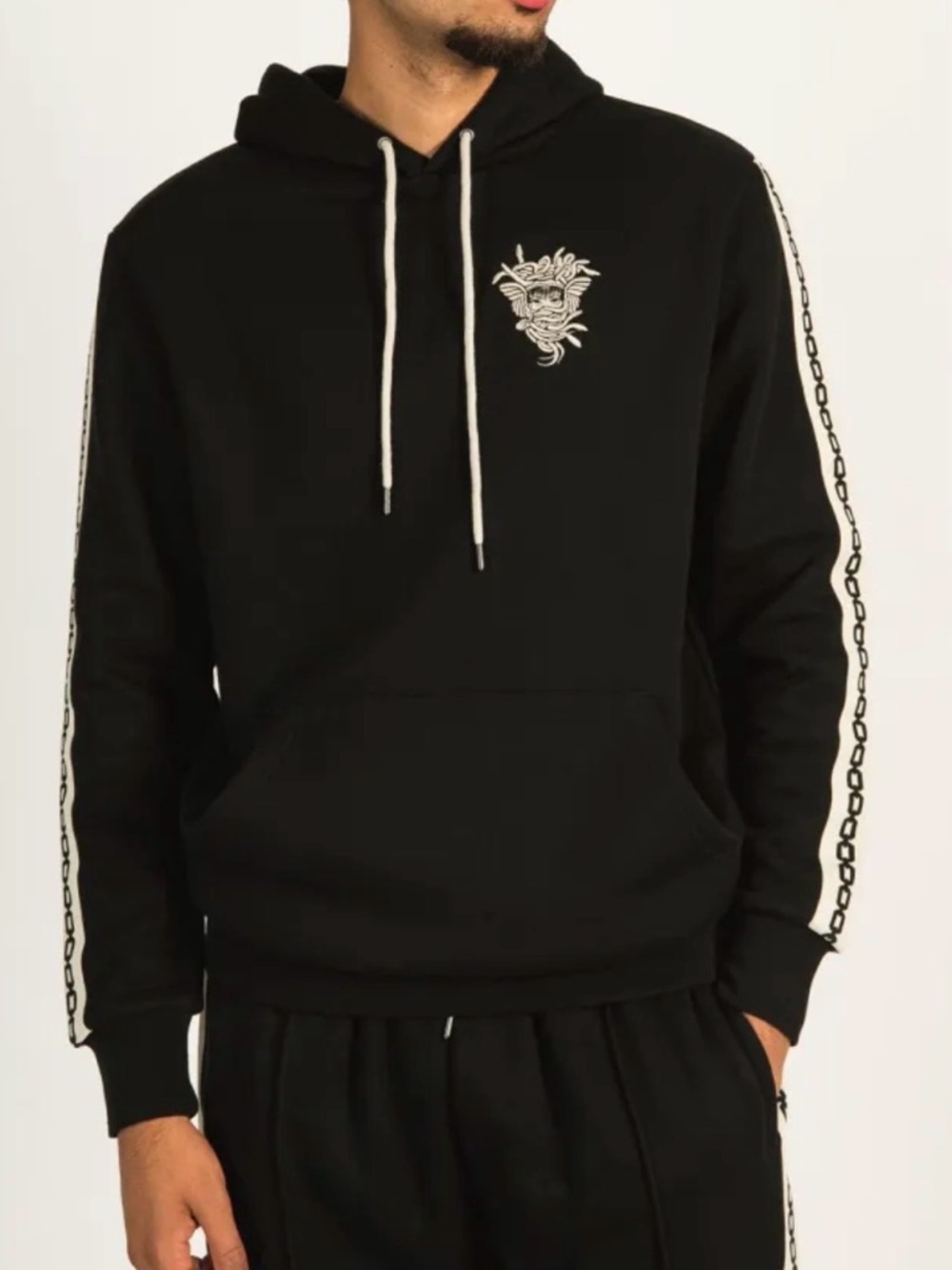 CROOKS & CASTLES MEDUSA CORE HOODIE BLACK - 3110108
Size Medium
New With Tag